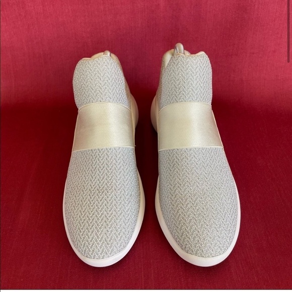 NEW! Women's Donna Karan White Silver Sparkly Cory Slip-On Sneaker - Size 10 📦 - Picture 5 of 12